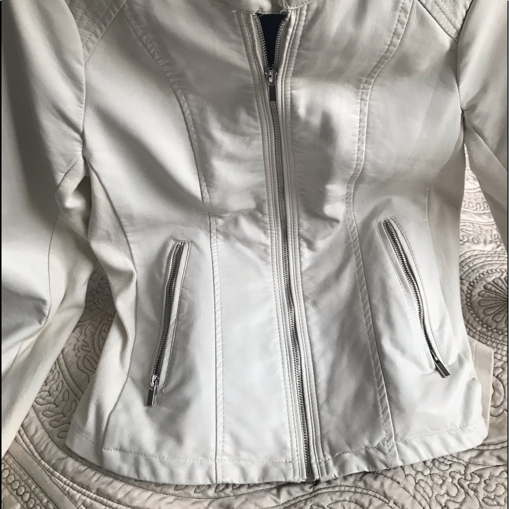 ANA cream colored faux leather/vegan friendly, jacket/coat, new condition, cute!